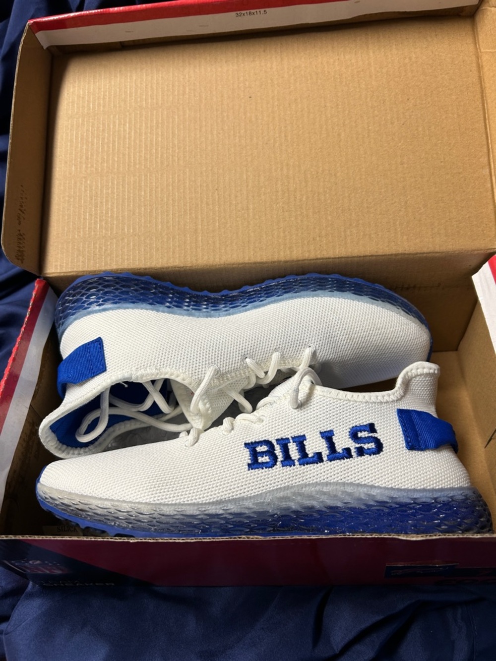 Buffalo Bills Sneakers 🏈 - Picture 13 of 14